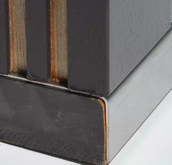 Próg aluminiowy do wejściowych drzwi zewnętrznych drewnianych
